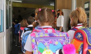 Как да запазим психичното здраве на децата, които тръгнаха на училище с маски