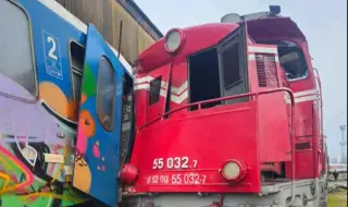 Тежък инцидент с маневрен локомотив в жп депо „Надежда“ в София: Има сериозни щети - СНИМКА