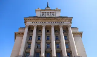 Бюджетната комисия в НС разглежда двата законопроекта на „Прогресивна България“