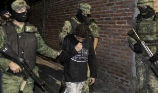 В Мексико арестуваха 14-годишно момче за 8 поръчкови убийства