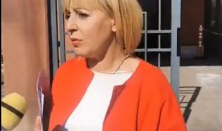 Борисов не се яви на делото с Манолова за клевета, отложиха го | ФАКТИ.БГ Борисов не се яви на делото с Манолова за клевета, отложиха го