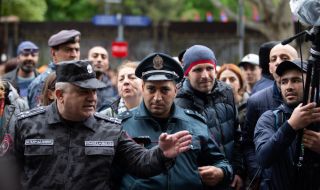 Полицията задържа десетки протестиращи в Ереван