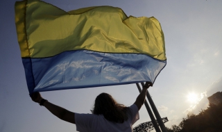 Повече от половината украинци: Партиите представляват бизнес интереси