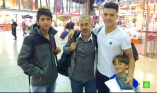 Спънатият бежанец бил футболен треньор, предложиха му работа в Испания