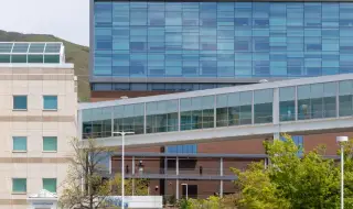 САЩ строят болница за смяна на пола на деца