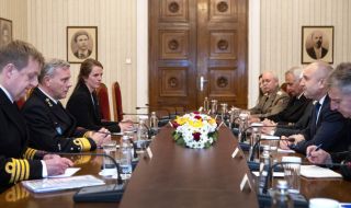 Адмирал Роб Бауер се среща с военния ни министър и началника на отбраната
