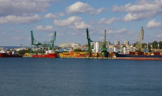 Учение: Терористи нападат пристанищата на Варна и Бургас