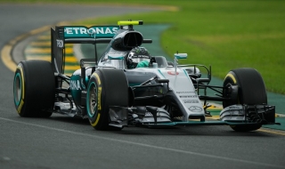 Хамилтън най-бърз на тренировките в Мелбърн
