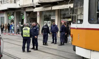 В центъра на София трамвай блъсна момиче  СНИМКИ