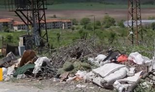 В Кранево готвят протест и блокади заради дупки на пътя и боклуци в селото