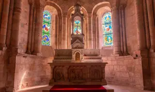 Откриха изгубените останки на френския мускетар д'Артанян 4 века по-късно под олтар на църква