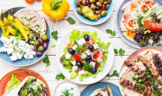 Вино, билки, яйца: важните, но пренебрегвани компоненти на Средиземноморската диета