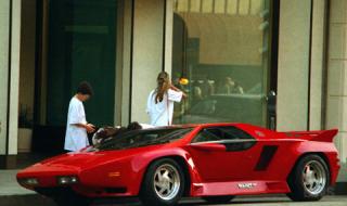 Една кола, по-скъпа и по-бърза от  Lamborghini и Ferrari