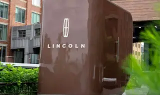 Lincoln направи релаксираща капсула, която обаче наподобява... обществена тоалетна