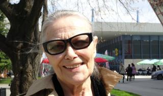 Дъщерята на Цветана Манева гледа баби във Виена