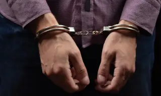 Постановиха „задържане под стража“ за мъжа, намушкал двете си деца и майка си