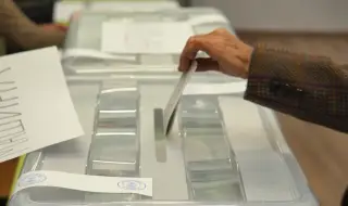 Скандални нарушения уловиха камерите в изборната нощ (ВИДЕО)