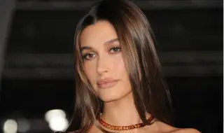 Хейли Бийбър разгорещи социалните мрежи с нова провокативна фотосесия (СНИМКИ)