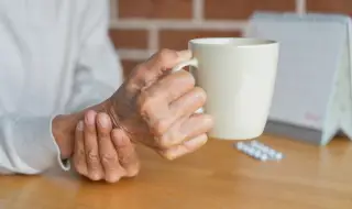 Първите в света лекарства за лечение на болестта на Паркинсон вече са на пазара в Япония