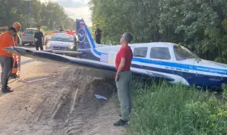 Самолет кацна аварийно на шосе край Москва ВИДЕО