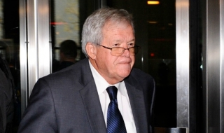 Републиканец спал с четири непълнолетни момчета