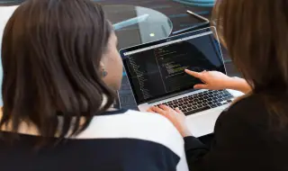 IT специалистите в България – новата сила на пазара на труда през 2025 г.