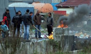 Полицаи нахлуха в циганската махала в Кюстендил