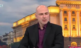 Доц. Чолаков: Положението в икономиката не е цветущо, за да се мисли за нов дълг