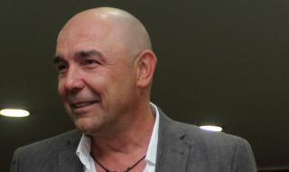 Калин Сърменов доведе вкъщи млада хубавица