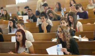 Възстановяване на присъственото обучение искат студентските съвети