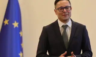 Новият министър на икономиката спря временно всички плащания от дъщерни дружества и обществени поръчки