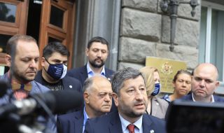  "Демократична България" обяви водачите на листите си
