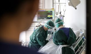 Германия: Лекари отказват да лекуват неваксинирани и нетествани