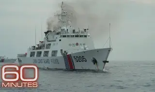 Китайската брегова охрана извърши таран на филипински кораб ВИДЕО