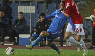 Гаджев с нов договор до 2014 година