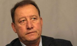 Ангел Найденов: Искат да сложат ръка на паричните потоци във ВМЗ Сопот