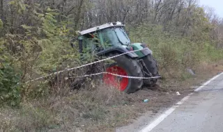 Мъж е с опасност за живота, скочи от движещ се трактор