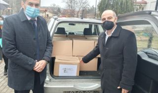 България дари хранителни продукти за социално слаби семейства в македонската община Берово