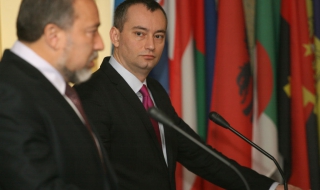 Либерман: Да спрем машината за убиване на Асад