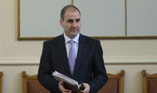 Надявам се незаконният хазарт не е част от партийна дейност