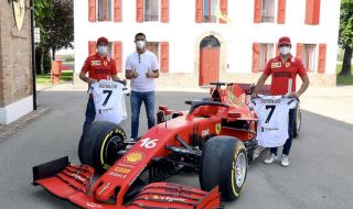 Роналдо пропусна тренировка на Юве, за да разгледа фабриката на Ferrari