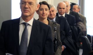 Тристранката заседава онлайн