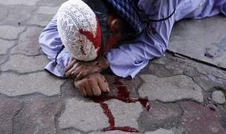 Взривове с жертви на първите демократични избори в Пакистан