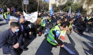 Полицаите излизат на протест за по-високи заплати