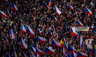 Чехите се вдигнаха на протест заради високите цени (СНИМКИ)