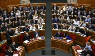 Конституционна криза в Унгария: Парламентът гласува отстраняването на президента Тамаш Шуйок ОБЗОР