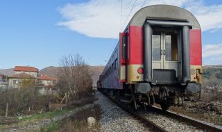 Първият влак с украински бежанци потегля от Варна за София