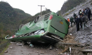 Автобус в Китай падна в пропаст