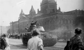На 17 юни 1953 в ГДР избухва народно въстание срещу комунистическия режим