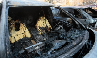Още три автомобила изгоряха в София